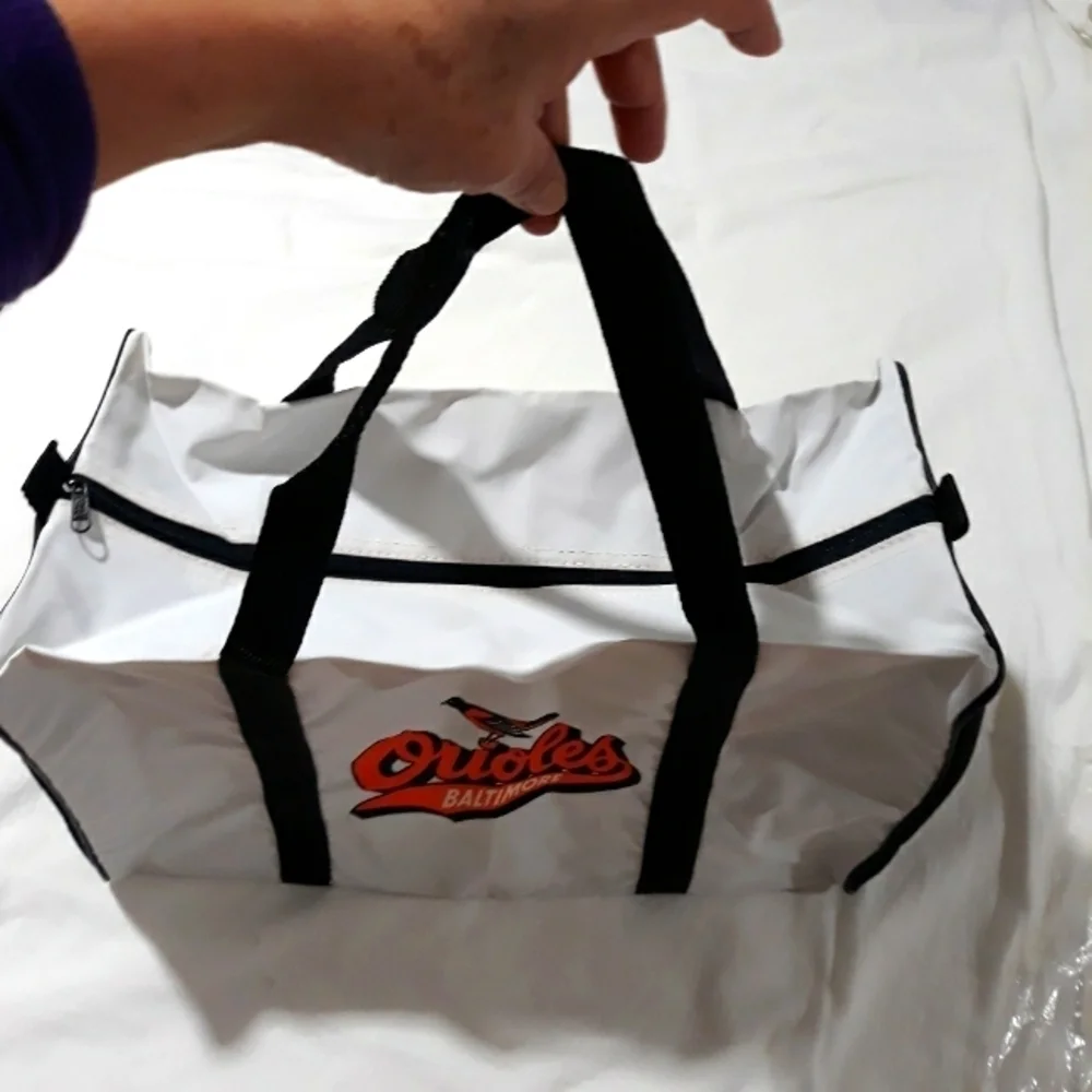 Vintage Baltimore Orioles Early 90's Zipped Duffle Bag Budweiser white Black